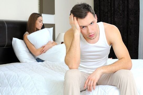 Un hombre se molesta por una secreción patológica cuando está excitado.