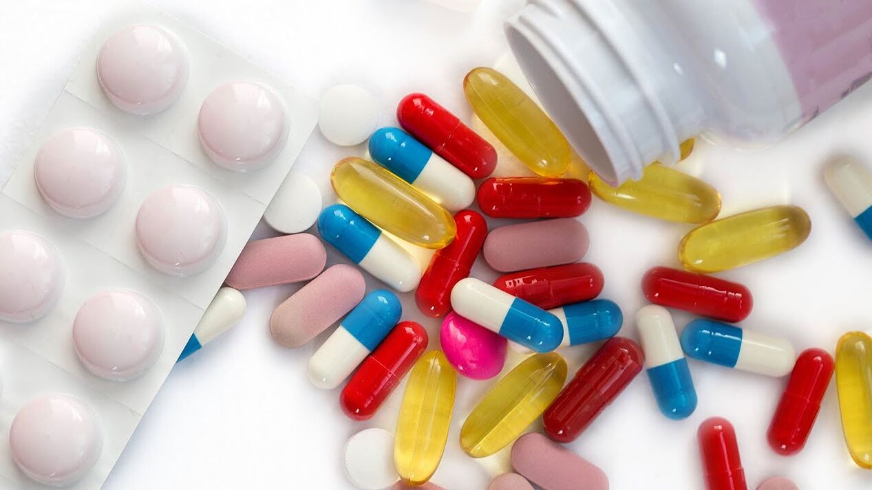 Vitaminas en cápsulas para potencia.